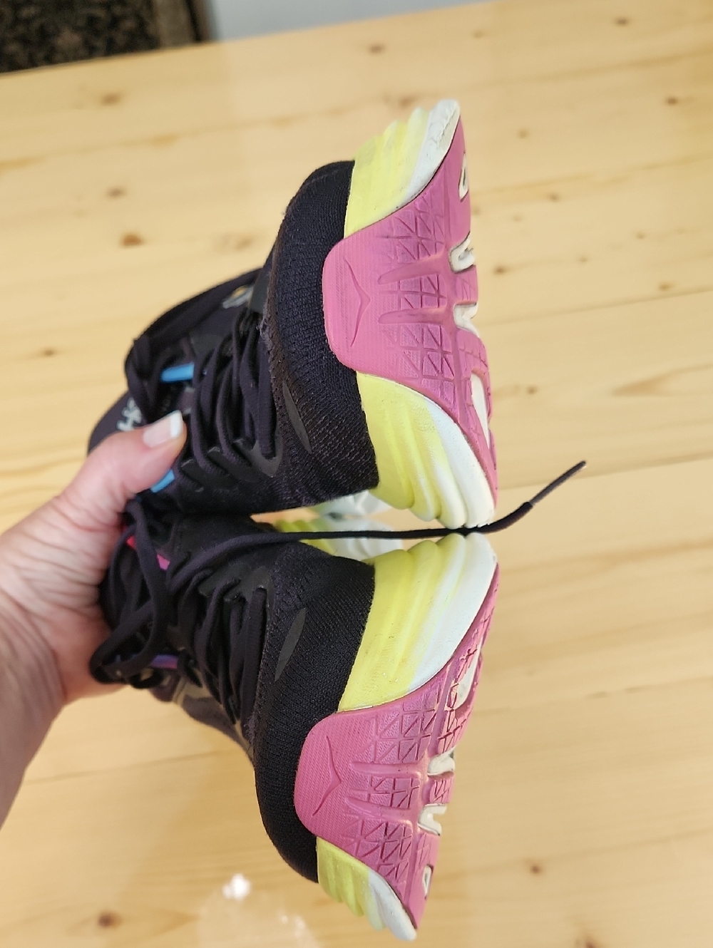 Hoka One One Bondi 8 Size 9.5 Max Cushion Running Shoes Black Rainbow Trim - Picture 16 of 17